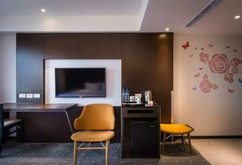 اتاق عادی, Hi Chuiyang