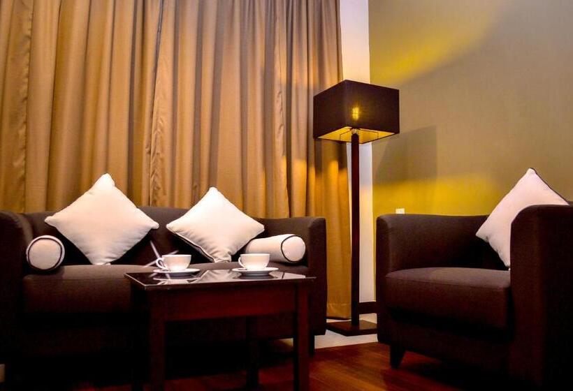 جناح جونيور, Lazenda