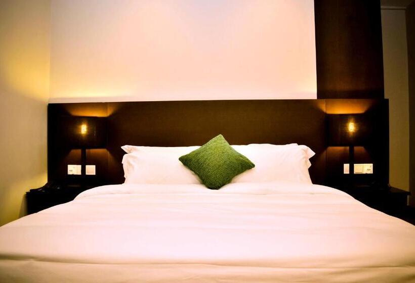 جناح جونيور, Lazenda