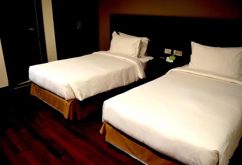 جناح جونيور, Lazenda