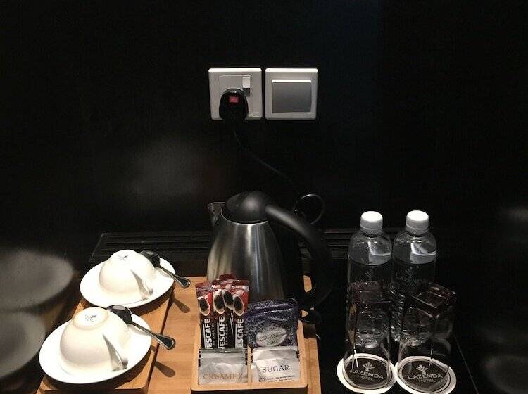 غرفة ديلوكس, Lazenda