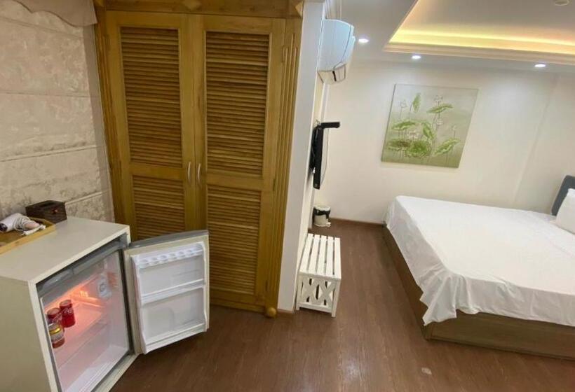 اتاق لوکس خانوادگی, Milton Boutique