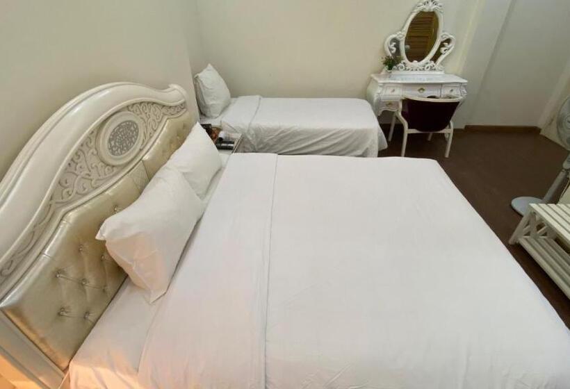 اتاق لوکس خانوادگی, Milton Boutique