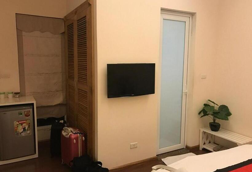 اتاق لوکس خانوادگی, Milton Boutique