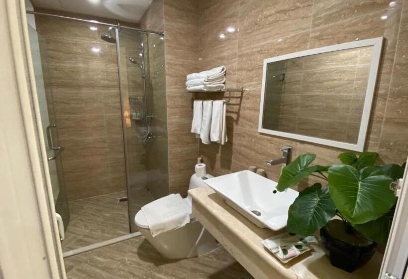 اتاق لوکس خانوادگی, Milton Boutique