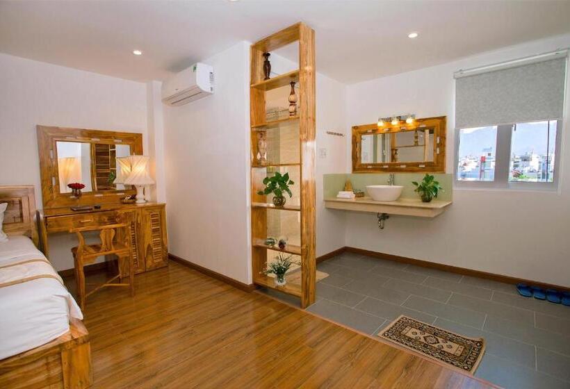 استودیو خانوادگی, Rex Hotel & Apartment