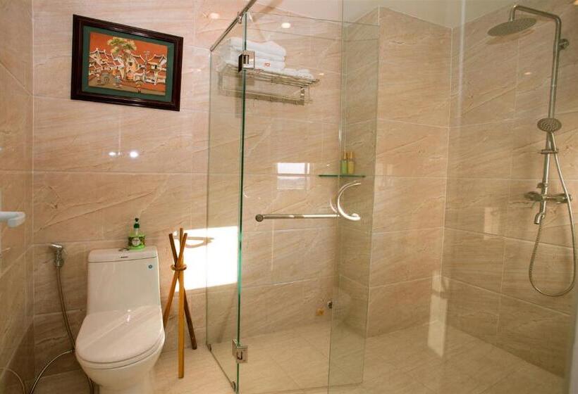 استودیو خانوادگی, Rex Hotel & Apartment