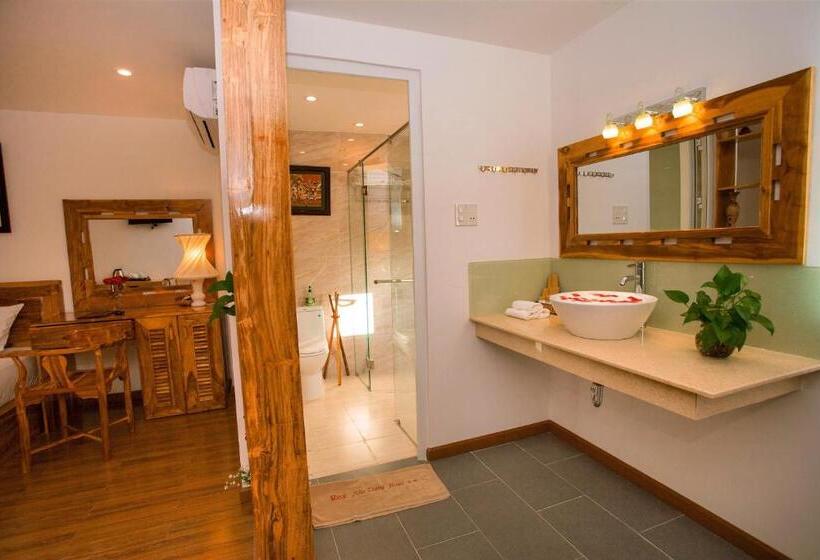 استودیو خانوادگی, Rex Hotel & Apartment
