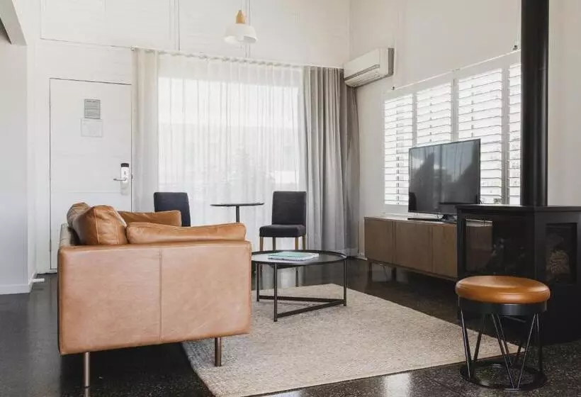 Deluxe-studio, Sorrento