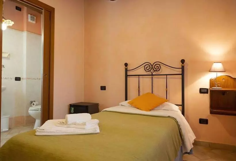 Standard Yhden Hengen Huone, Albergo Rocca Ranne