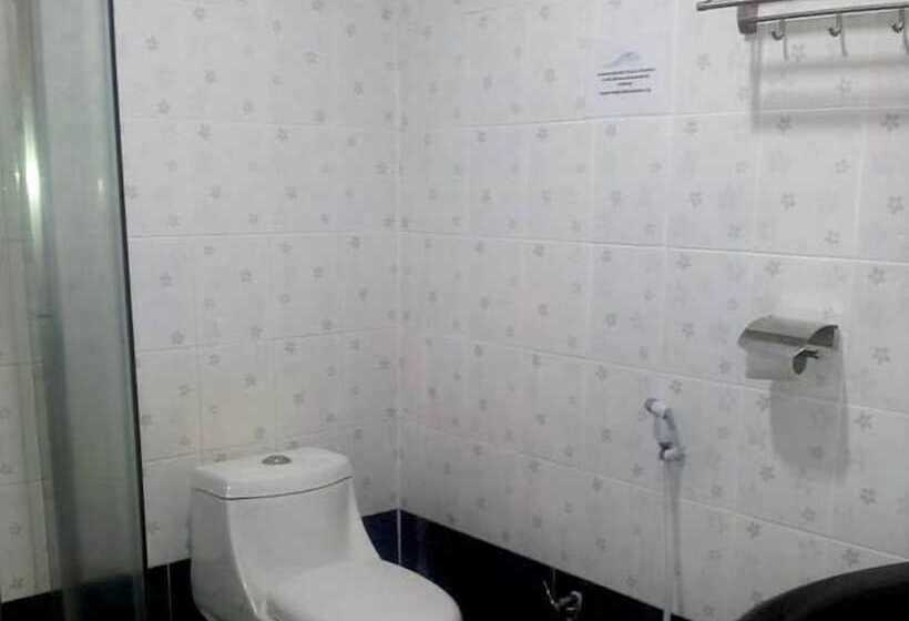 غرفة قياسية ثلاثية, Bintang Indah