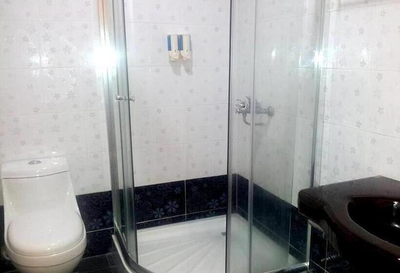 غرفة قياسية ثلاثية, Bintang Indah