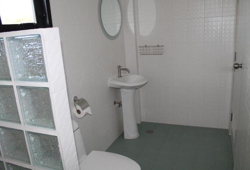 בקתה סטנדרטית, Country Retreat