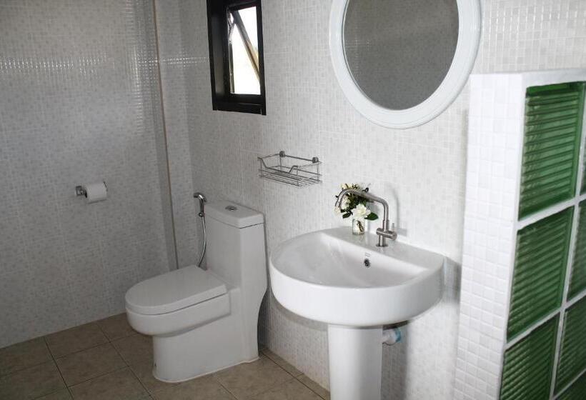 בקתה סופריור, Country Retreat