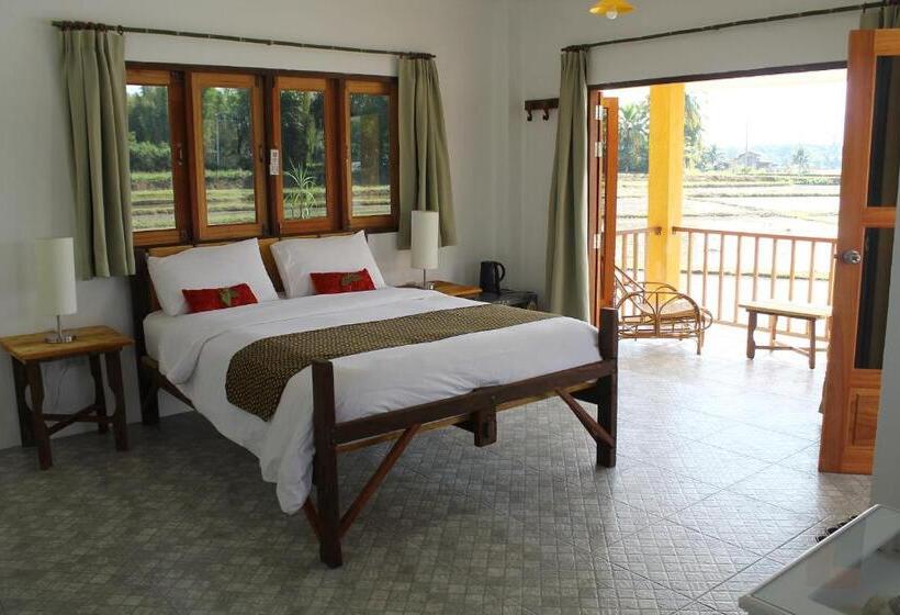 בקתה סופריור, Country Retreat