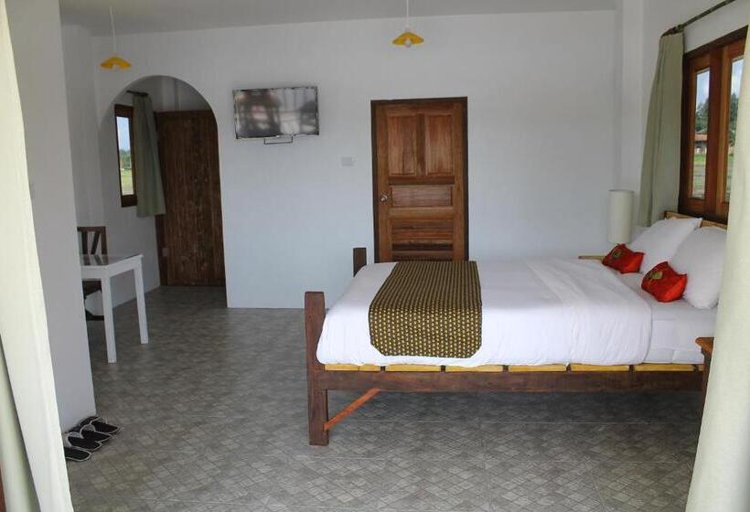 בקתה סופריור, Country Retreat