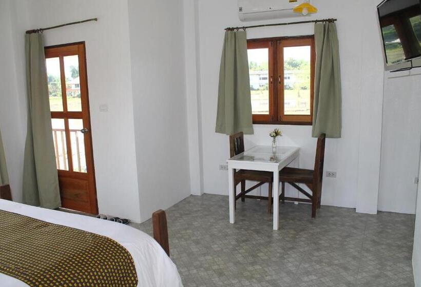 בקתה סופריור, Country Retreat