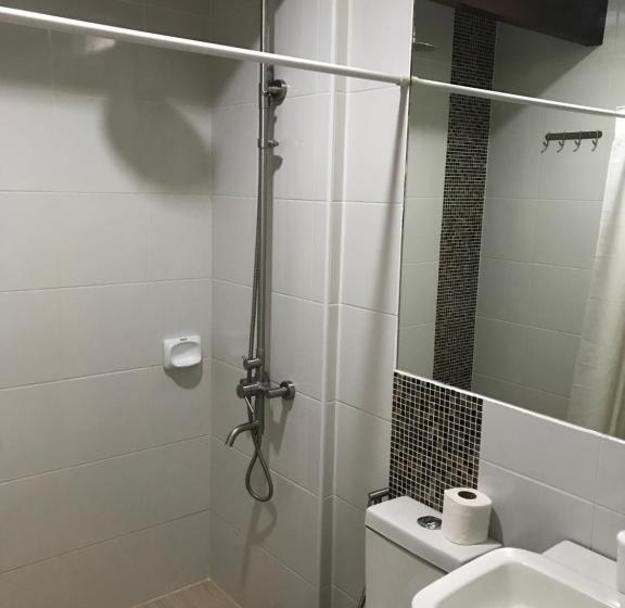 اتاق لوکس, Domicilio Lorenzo