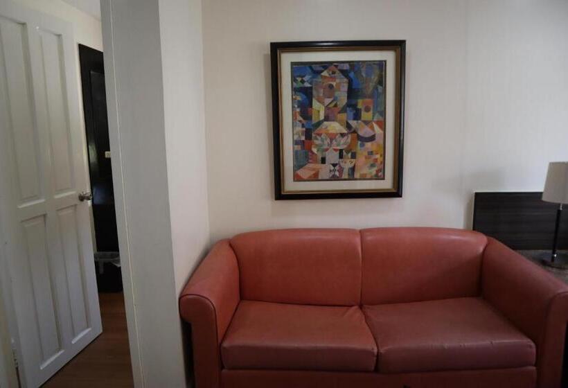 سوییت جونیور, Domicilio Lorenzo