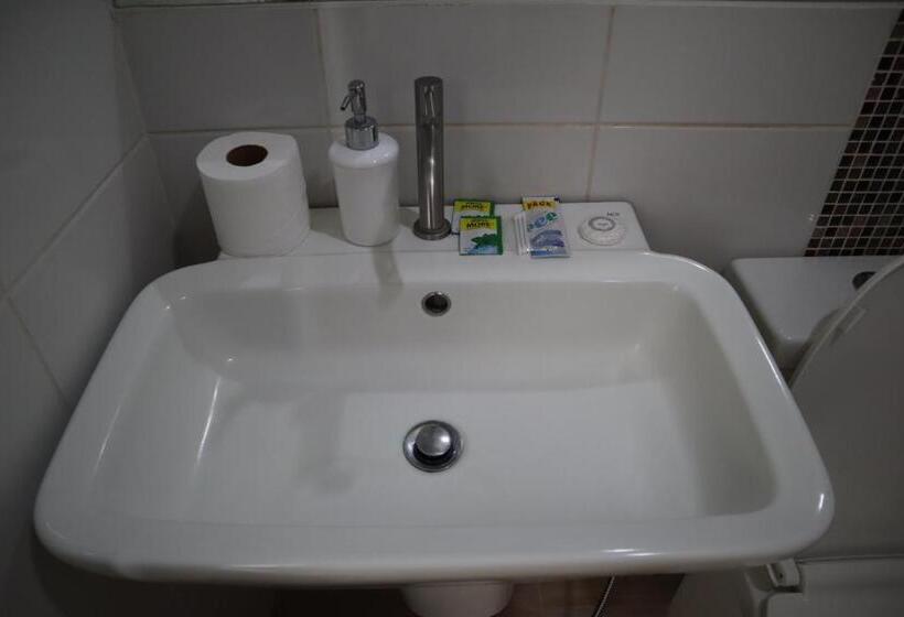 اتاق لوکس, Domicilio Lorenzo