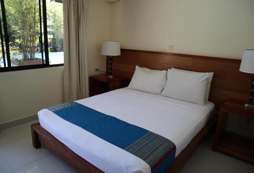 اتاق لوکس, Domicilio Lorenzo