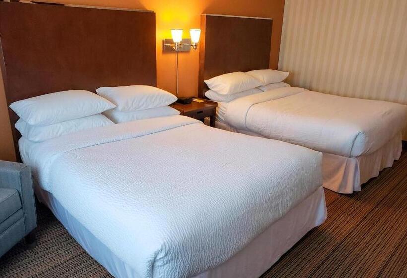 Classic Room Queen Bed, Prestige Prince George Lodge