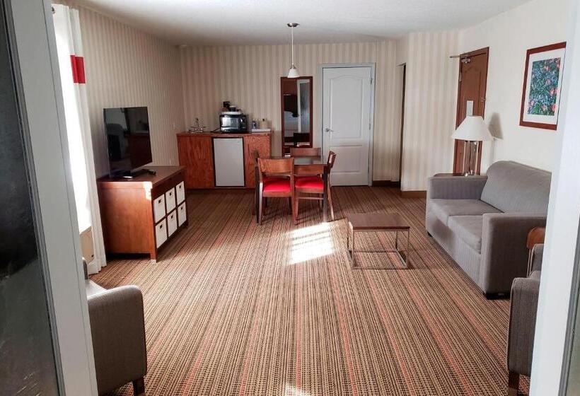 סוויטת אקזקיוטיב, עם מיטת קינג, Prestige Prince George Lodge