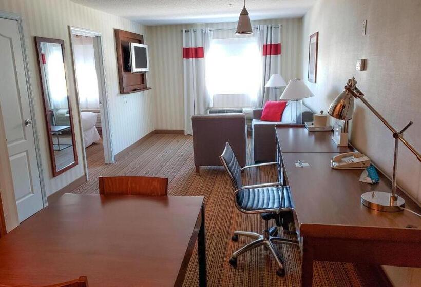 Suite Queen Bed, Prestige Prince George Lodge