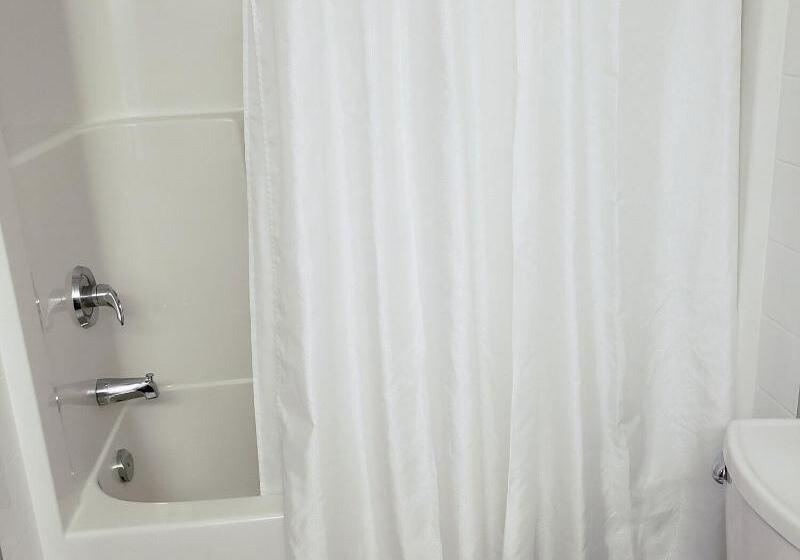 سوئیت با تخت بزرگ, Prestige Prince George Lodge