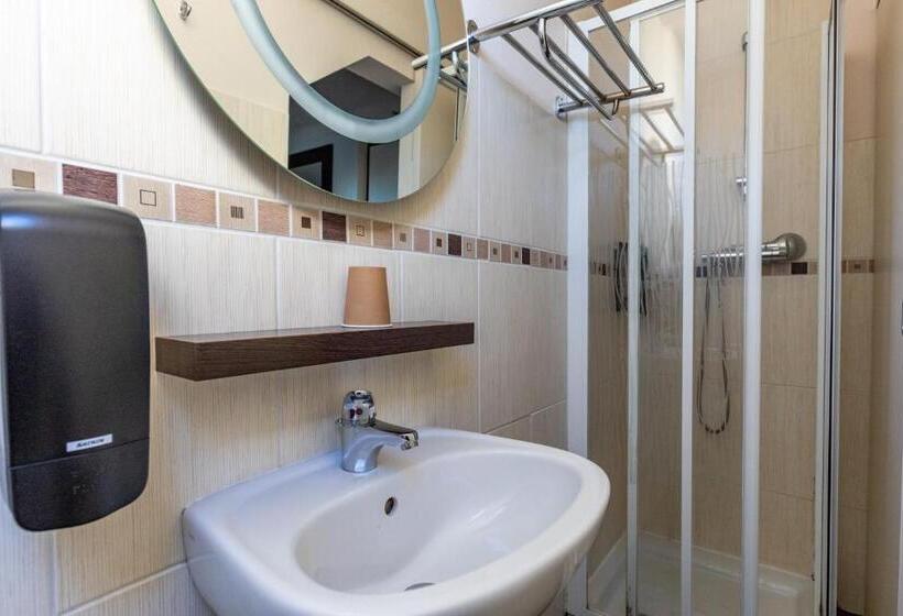 اتاق استاندارد سه نفره, Le Florin