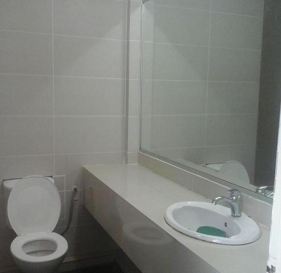 جناح عائلي, Raja Inn