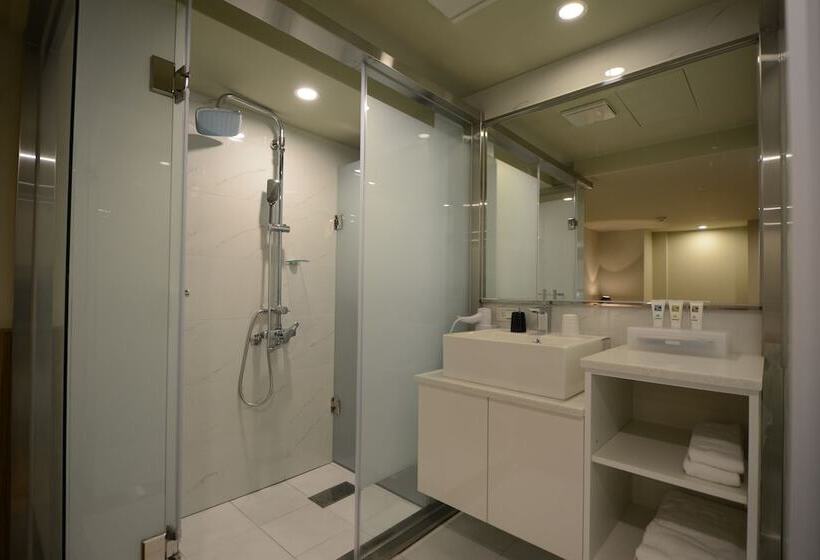 اتاق لوکس, Smile Inn Taipei Main Station