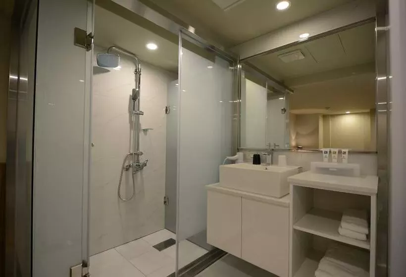 اتاق لوکس, Smile Inn  Taipei Main Station