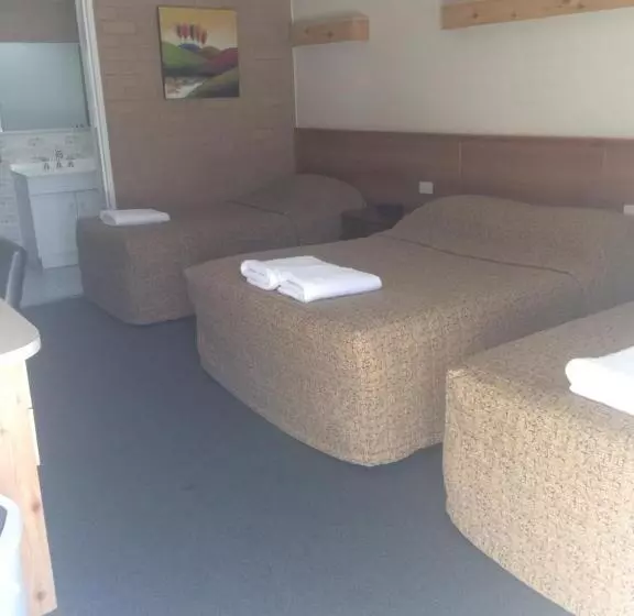 Perhehuone, Alexander Motor Inn