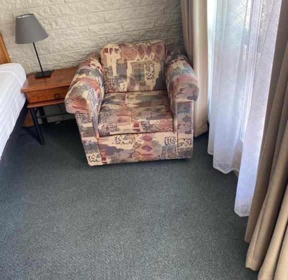 חדר דחוקס עם מיטת קינג, Alexander Motor Inn