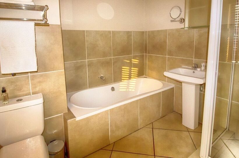 Семейный Номер, Lakeview Boutique Hotel & Conference Center