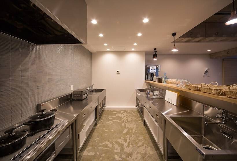 سرير فى غرفة مشتركه, The Stay Sapporo