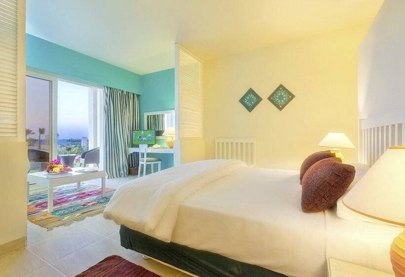 اتاق سوپریور با چشم‌انداز دریا, Caesar Bay Resort