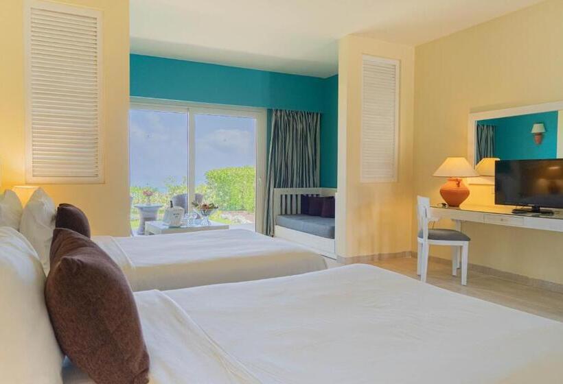 اتاق سوپریور با چشم‌انداز دریا, Caesar Bay Resort