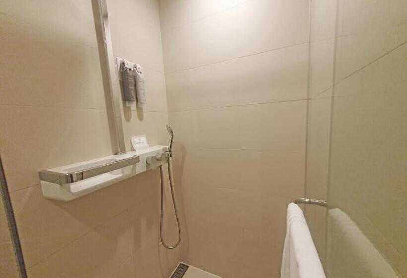 غرفة عائلية, Busan Business