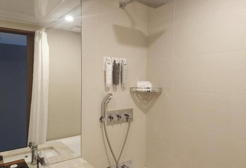 غرفة بيزنس, Busan Business