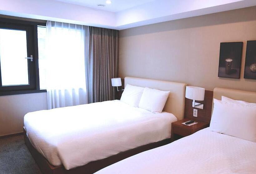 غرفة عائلية, Busan Business