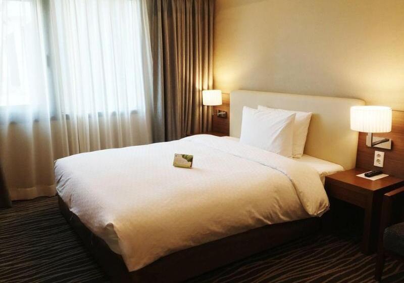 غرفة قياسية, Busan Business