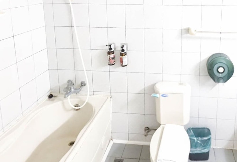 اتاق استاندارد سه نفره, Fu Di