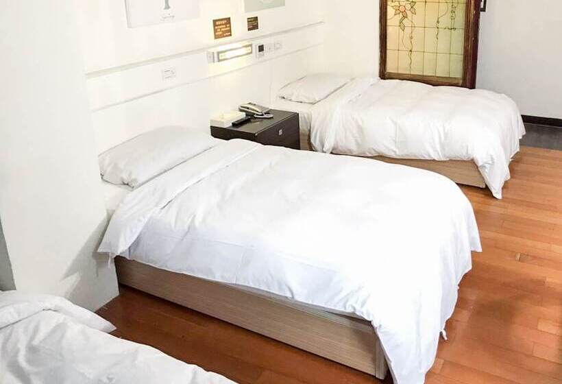 اتاق استاندارد سه نفره, Fu Di