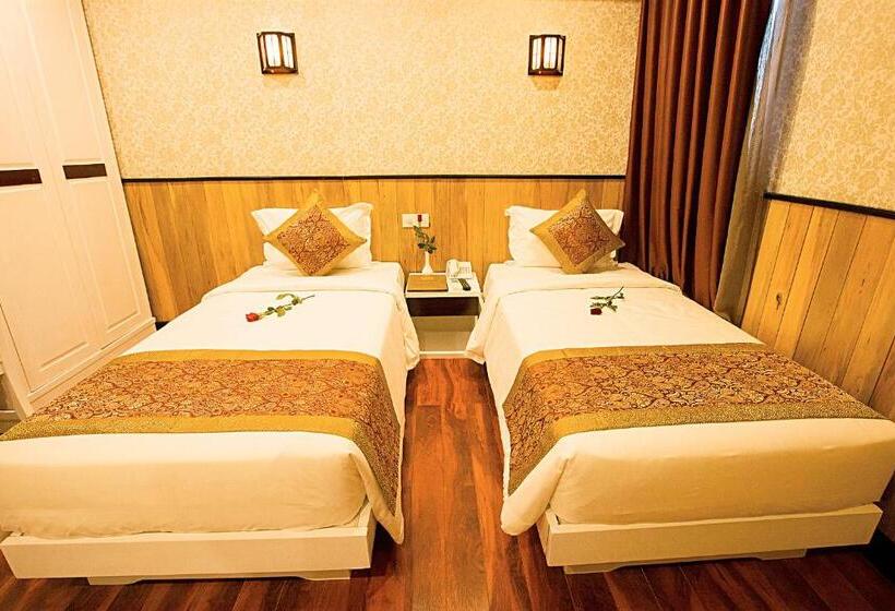 اتاق سوپریور با چشمانداز شهر, Golden Rain 2