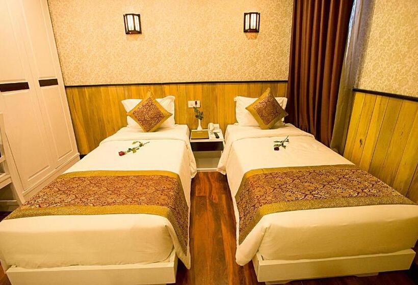 اتاق سوپریور با چشمانداز شهر, Golden Rain 2