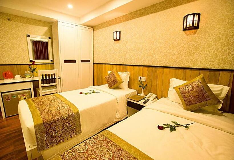 اتاق سوپریور با چشمانداز شهر, Golden Rain 2