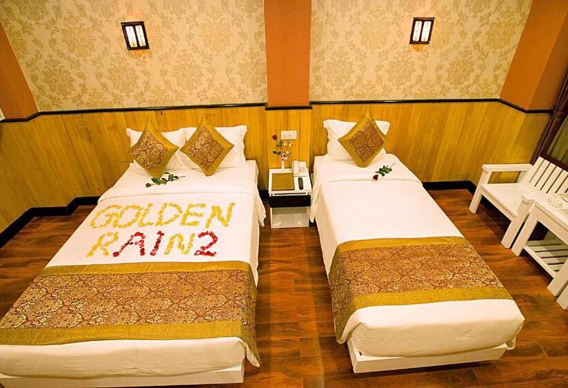 اتاق لوکس با چشمانداز شهر, Golden Rain 2