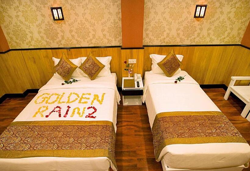 اتاق لوکس با چشمانداز شهر, Golden Rain 2